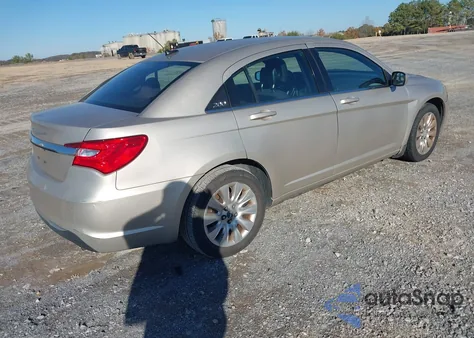 2013 Chrysler 200 Lx z USA, uszkodzony, nr VIN 1C3CCBAB2DN735656